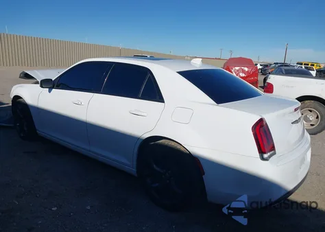 2022 Chrysler 300 S z USA, uszkodzony, nr VIN 2C3CCABG5NH179356